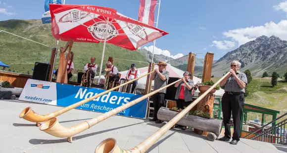 Tirolerisch g’sungen, g’spielt und tånzt bei „Volksmusik am Berg“ in Nauders
